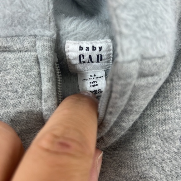Baby gap size 3 to 6 month to pieces, sweat, jacket, and sweatpants - Picture 2 of 6